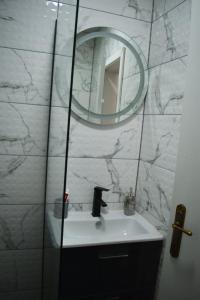 Ένα μπάνιο στο Apartman Palermo