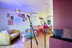 Posezení v ubytování Paillettes fever, maison avec karaoké, 3 chambres + 29 fotografií