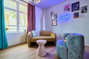 Posezení v ubytování Paillettes fever, maison avec karaoké, 3 chambres