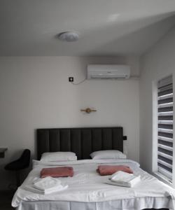 Ένα ή περισσότερα κρεβάτια σε δωμάτιο στο Apartman Palermo