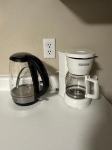 Παροχές για τσάι/καφέ στο Spacious 2-BR Basement Suite Near Lake Simcoe & Beach Park