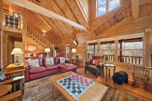 a living room with a couch and a table at Sugars Cozy Cabin in Sugar Mountain