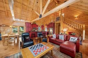 a living room with a couch and a table at Sugars Cozy Cabin in Sugar Mountain