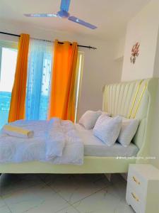 Ένα ή περισσότερα κρεβάτια σε δωμάτιο στο Burhani Tower +3 φωτογραφίες