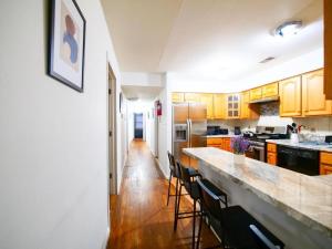 Kuchyň nebo kuchyňský kout v ubytování Cozy Private Room with Shared Kitchen near NYC