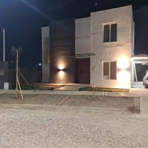 マイプにあるHabitacion de Luxの灯りの家