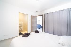 Postel nebo postele na pokoji v ubytování Maison détente Ambiance cosy près d'Arles Nîmes + 37 fotografií