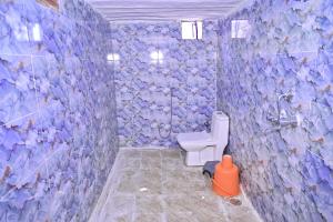 Koupelna v ubytování Barkha Desert Safari Camp Sam Sand Dunes Jaisalmer + 57 fotografií