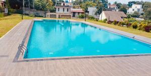 an overhead view of a swimming pool at Bright 3-Bed Flat with Balcony with Great Value in Sri Jayewardenepura Kotte
