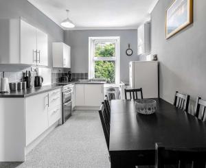 Η κουζίνα ή μικρή κουζίνα στο Lady Mary Sea View