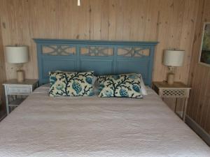 Ένα ή περισσότερα κρεβάτια σε δωμάτιο στο Southern Cross of the Abacos +54 φωτογραφίες