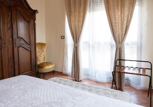 a bedroom with a bed and a large window at Villa Bordone in Tigliole