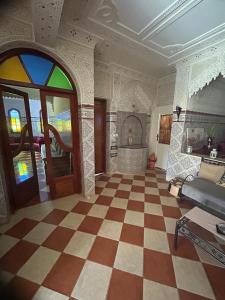 a living room with a checkered floor at Dar el kebira in Meknès