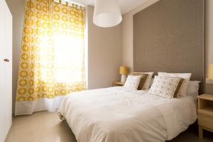 Postel nebo postele na pokoji v ubytování Apartamentos Diaber San Leandro