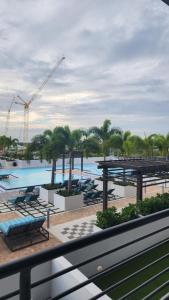 a view of a swimming pool at a resort at acogedor apartamento en centro in Miami