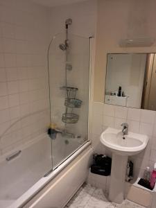 Koupelna v ubytování Cozy 1 bed flat Close to luton airport