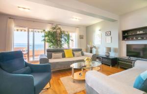 Posezení v ubytování 3 Bedroom Amazing Apartment In Igrane