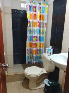 Et badeværelse på Villa comoda + 4 billeder