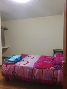 En eller flere senge i et værelse på Villa comoda