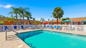 Bazén v ubytování Bella Sirena Inn nebo v jeho okolí