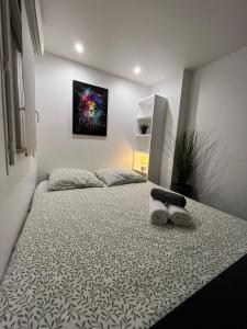 En eller flere senge i et værelse på L'escale, proche Bordeaux, parking gratuit