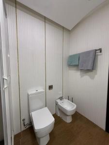 Et badeværelse på 3-bedroom apartment