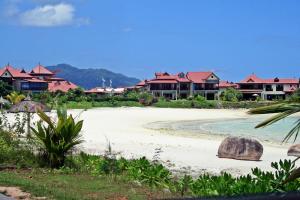 a sandy beach with houses in the background at Eden Luxury Apartment P13 A2 in Eden Island