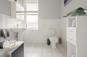 Koupelna v ubytování Cumbrae View Apartment Largs + 14 fotografií