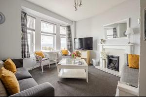 Posezení v ubytování Cumbrae View Apartment Largs