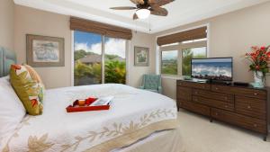 Postel nebo postele na pokoji v ubytování HAWAIIAN BLISS Relax and Reconnect in KaMilo 4BR Home With Views + 45 fotografií