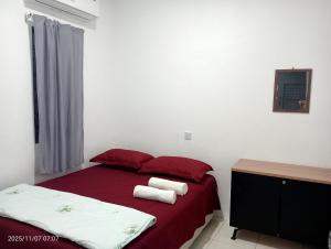 Un pat sau paturi într-o cameră la Homestay Atok 1 Mus'lim Only