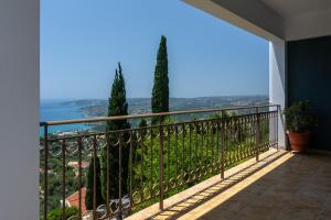 a balcony with a view of the ocean at Trithea Villa in Vlachata