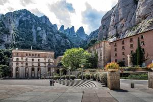 Nespecifikovaný výhled na hory nebo výhled na hory při pohledu z prázdninového domu