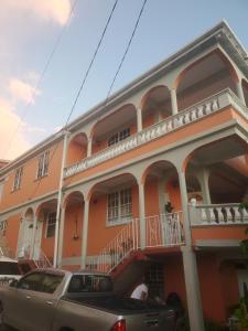 a building with a car parked in front of it at Ashmak apartment in Mahaut