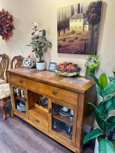 Fotografie z fotogalerie ubytování WOW!! Ultimate Pocono Retreat, Hot Tub, Game Room, Deck, Lakes, Skiing, Pools v destinaci Long Pond