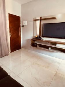 TV a/nebo společenská místnost v ubytování Casa de Praia Unamar