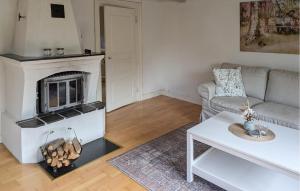 Khu vực ghế ngồi tại Awesome Home In Söderåkra With Wifi