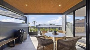 Φωτογραφία από το άλμπουμ του Echoes - Luxury Home Beach Views Walk to Cafes σε Woolgoolga