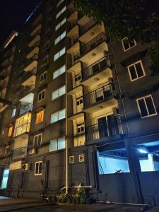 Το κτήριο όπου στεγάζεται  το διαμέρισμα