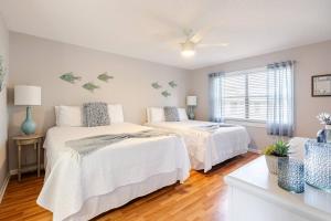 Giường trong phòng chung tại AMI, 2 Heated Pools, IMG, 2 hot tubs, Pickleball +60 ảnh