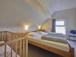 a bedroom with two beds and a window at Erve Koeleman in Neede