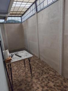 a room with a table and a wall at Pequeña Casita Karina in Nicoya