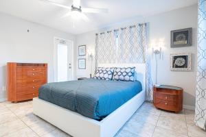 Postel nebo postele na pokoji v ubytování Wilton Manors Twin Oasis | 2 Heated Pools, For 12 + 52 fotografií