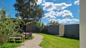 Κήπος έξω από το Casa Temporada Bom Clima!