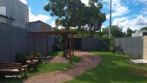 Κήπος έξω από το Casa Temporada Bom Clima!