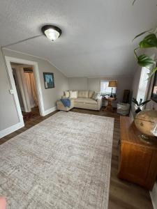 Χώρος καθιστικού στο The Yellow Brick House