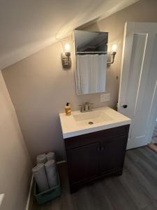 Ένα μπάνιο στο The Yellow Brick House +9 φωτογραφίες