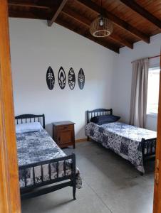 a bedroom with two beds in a room at Cabaña Zona Las Brusquitas in Miramar