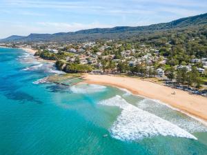 an aerial view of a beach and the ocean at Coledale Beach Escape - Modern Comfort by the Sea in Coledale