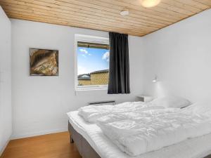 Ένα ή περισσότερα κρεβάτια σε δωμάτιο στο 4 star holiday home in Harboøre +26 φωτογραφίες